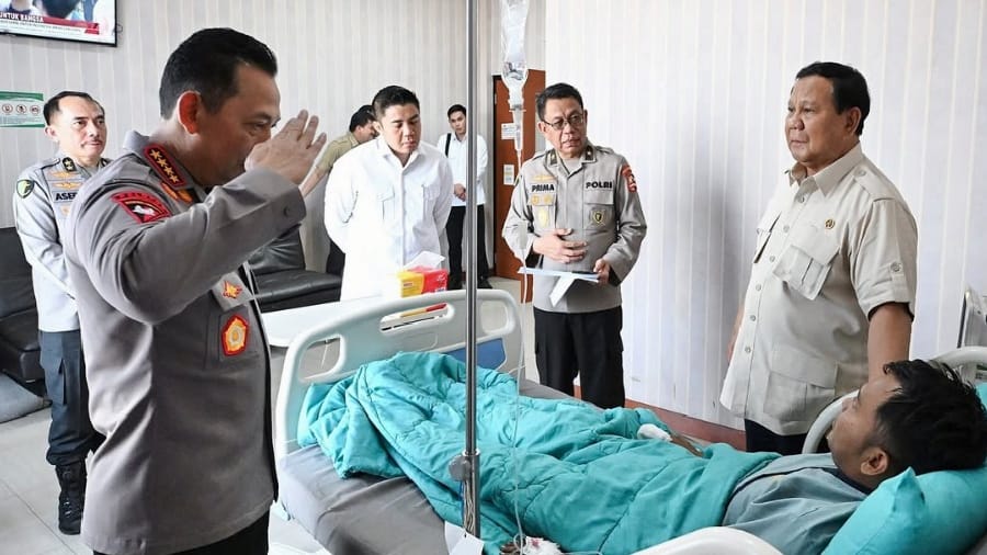 Jenguk Polisi Korban Luka, Presiden Berikan Kenaikan Pangkat Luar Biasa