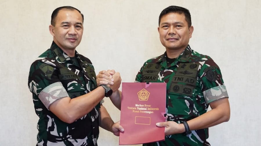 Kapuspen TNI Freddy Ardianzah Serahkan Jabatan Wakapuspen ke Kolonel Osmar Silalahi