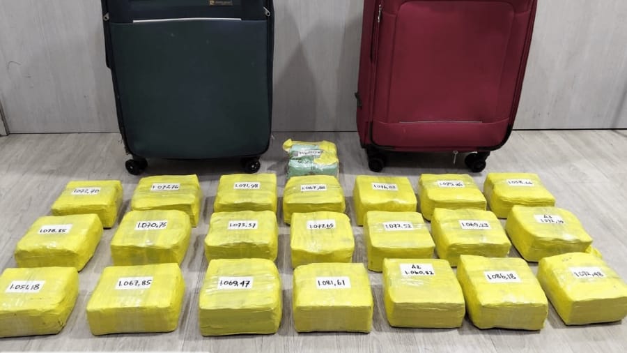 Polda Metro Jaya Tangkap WNA Pakistan Bawa 22 Kilogram Sabu di Jakarta