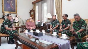 Jelang HUT ke-80, TNI Gelar Anjangsana ke Kediaman Jenderal TNI (Purn) Try Sutrisno