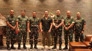 Pangkormar Anjangsana ke Jenderal (Purn) Andika Perkasa Dalam Rangka HUT ke-80 TNI