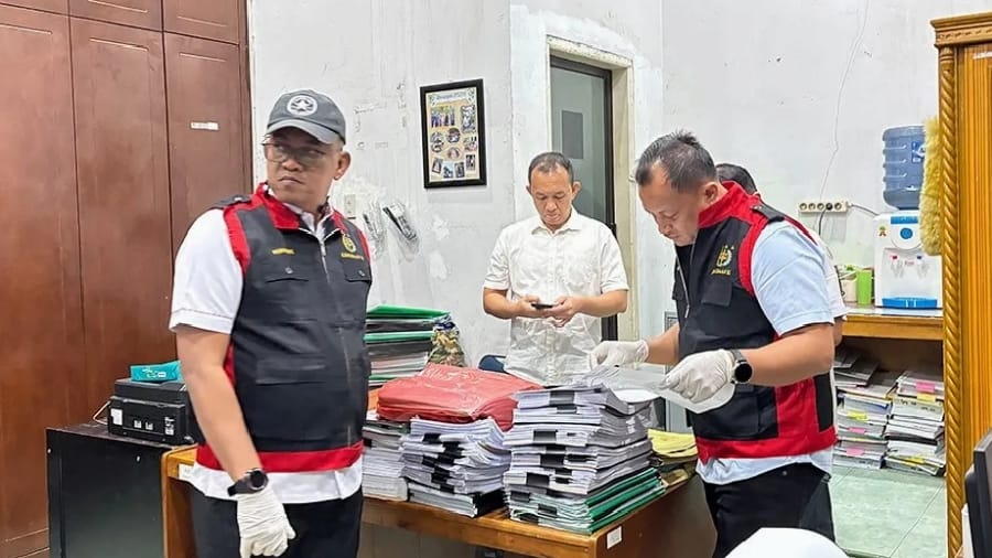 Kajari Binjai Pimpin Langsung Geledah Kantor Dinas PUTR Terkait Kasus Korupsi DBH Sawit
