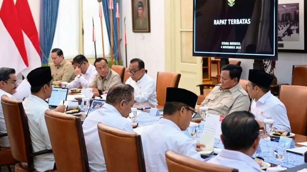 Presiden Prabowo Bahas Solusi UMKM dan Penertiban Barang Bekas Impor dalam Ratas Kabinet
