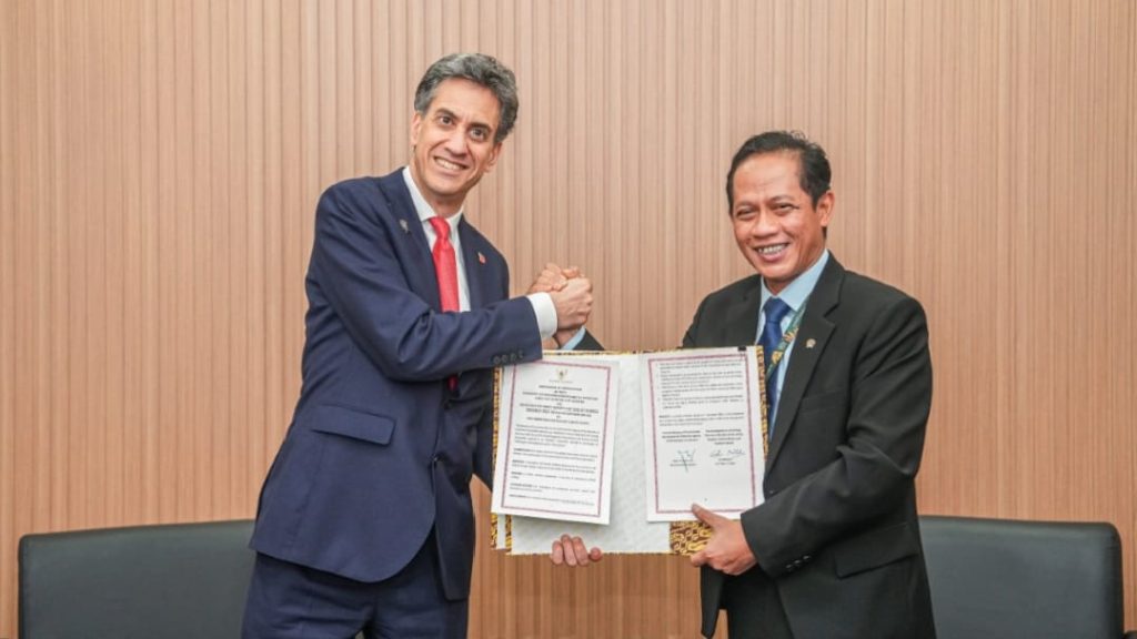 Menteri LH Hanif Faisol Teken MoU Perubahan Iklim dengan Britania Raya di Brazil