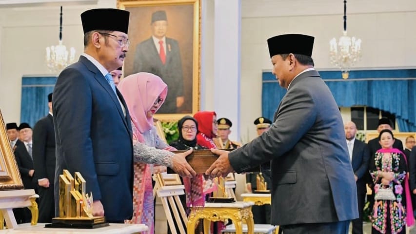 Presiden Prabowo Anugerahkan Gelar Pahlawan Nasional Kepada Sepuluh Tokoh di Istana Negara