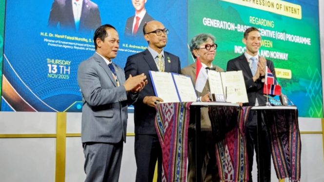 
Dok. Penandatanganan Framework Agreement PLN–GGGI Yang Langsung Disaksikan Oleh Menteri LH, Hanif Faisol bersama Menteri Iklim dan Lingkungan Norwegia Andreas Bjelland Eriksen/Foto: Ist) 