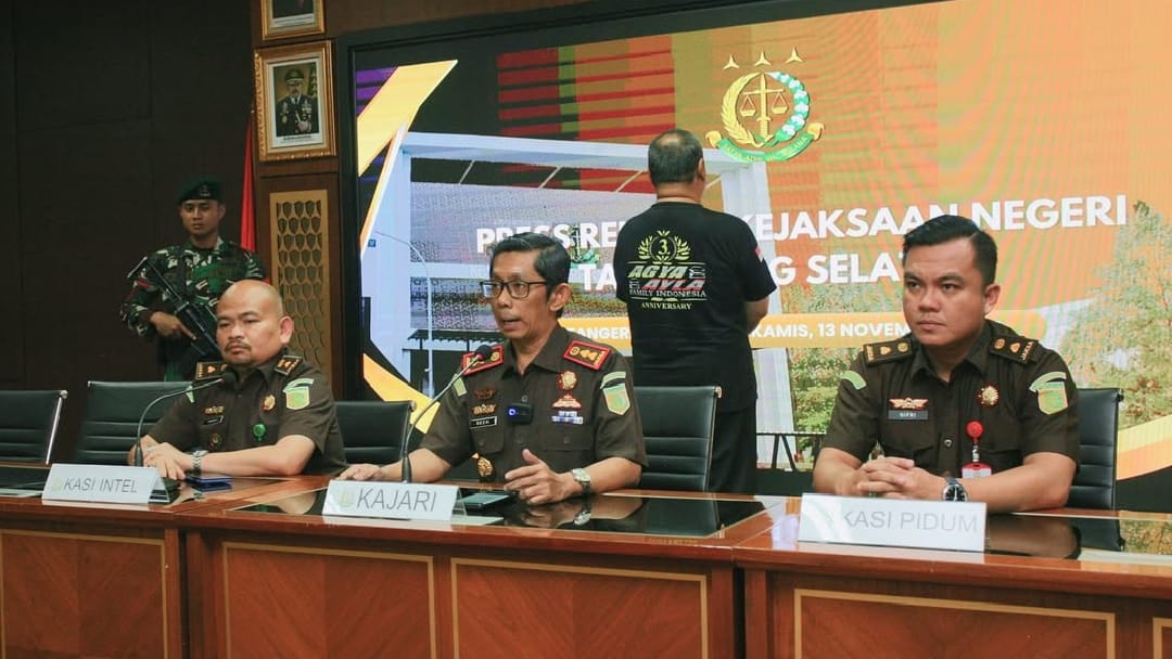 Jaksa Gadungan Ditangkap di Pamulang, Simpan Senpi dan Tipu Korban Rp310 Juta