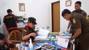 Kejari Flores Timur Geledah Kantor BKPSDMD Terkait Dugaan Korupsi Anggaran 2023–2025