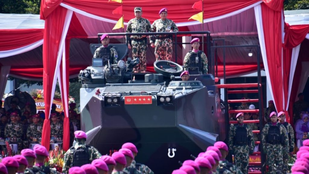 Panglima TNI Agus Subiyanto Dikukuhkan sebagai Warga Kehormatan Korps Marinir ke-49