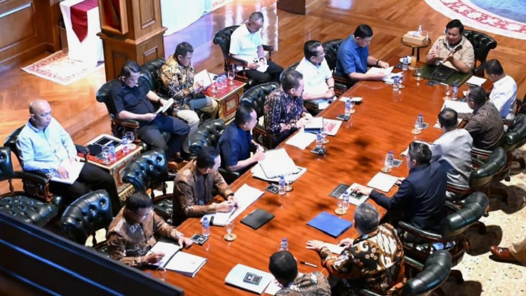 Gelar Ratas di Hambalang, Presiden Prabowo Bahas Penegakan Kegiatan Ilegal