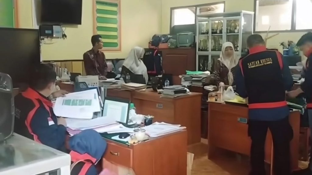 Kejari Jember Geledah Dua Lokasi Terkait Dugaan Korupsi Dana BOS