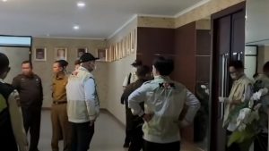 Usai OTT Bupati Ade Kuswara, Penyidik KPK Geledah Kantor Bupati