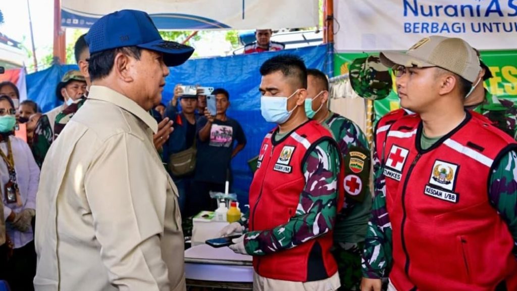 Presiden Prabowo Tinjau Posko Kesehatan Kodam I/Bukit Barisan di Tapanuli Selatan