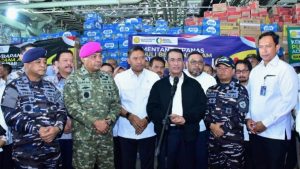 Mentan Amran Lepas Kapal Pembawa Bantuan untuk Korban Banjir di Aceh, Sumut, dan Sumbar