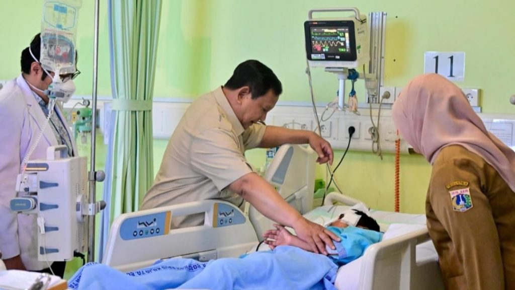 Presiden Prabowo Jenguk Korban Kecelakaan di SDN Kalibaru, Pastikan Perawatan Optimal
