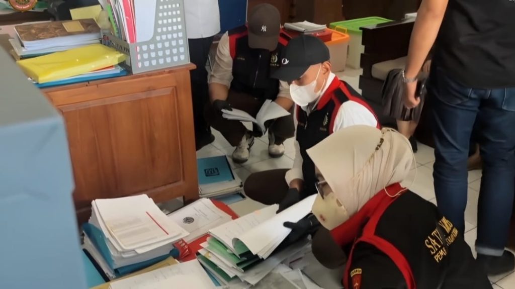 Kejari Ponorogo Geledah Kantor Dinsos P3A Terkait Dugaan Korupsi Bansos 2023–2024