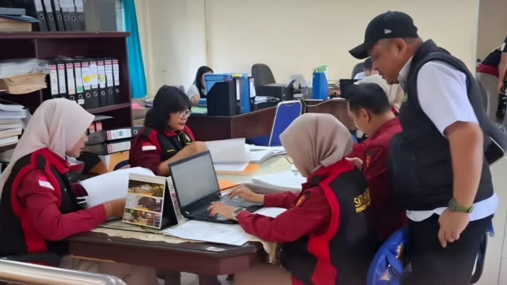 Kejati Kalbar Geledah Kantor Perusda Aneka Usaha Terkait Dugaan Korupsi Proyek Pudkot