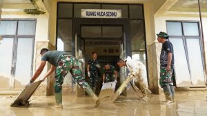 TNI Turunkan 100 Prajurit Bersihkan RSUD Aceh Tamiang Pascabencana