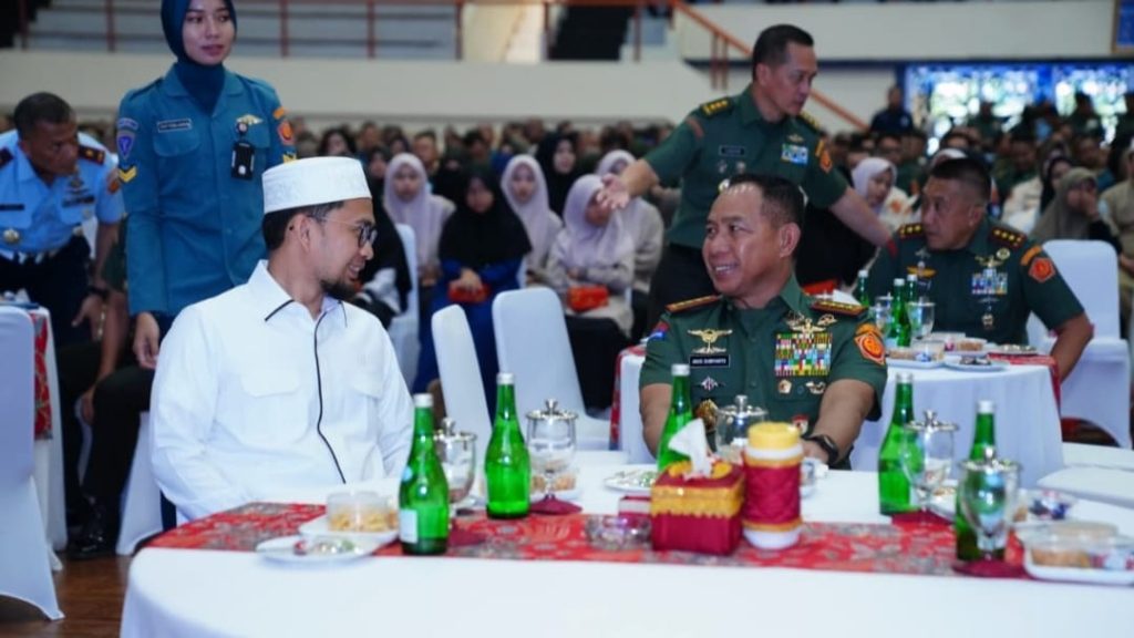 Panglima TNI dan Ustadz Adi Hidayat Hadiri Doa Bersama Lintas Agama, Serukan Persatuan Bangsa