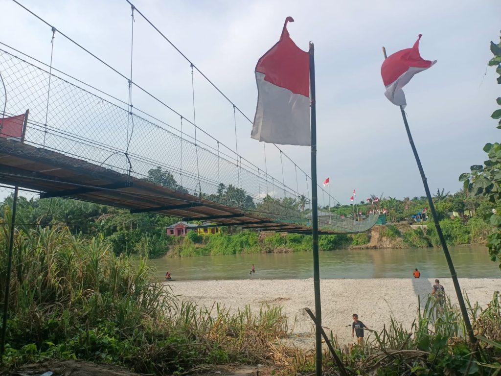 TNI Rampungkan Renovasi Jembatan Gantung Garuda di Deli Serdang