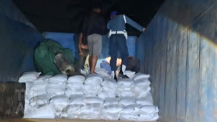 TNI AL Gagalkan Pengiriman 15 Ton Mineral Ilegal di Pangkal Balam