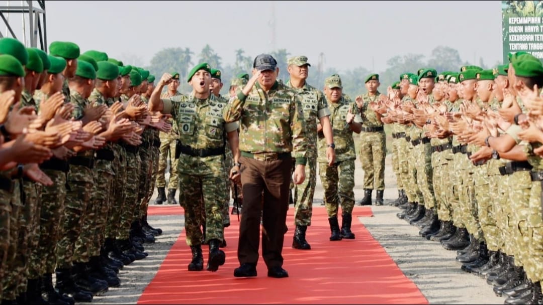 Disiplin dan Loyalitas, Pesan Tegas Menhan Sjafrie Sjamsoeddin Saat Kunjungi Batalyon Infanteri TP 852/ABY