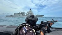 KRI Brawijaya-320 Bersama Armada TNI AL Unjuk Kekuatan dalam Latihan Anti Akses-Anti Amfibi