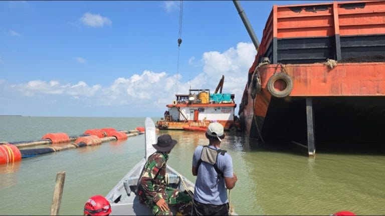 Satgas Kuala TNI Jhonlin Kerahkan Alat Berat, Pendangkalan Muara Kuala Penaga Diatasi Bertahap