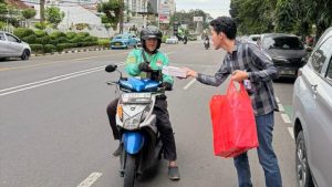 BRI Bogor Pajajaran Gelar Aksi Sosial, 75 Box Makanan Dibagikan kepada Pengguna Jalan