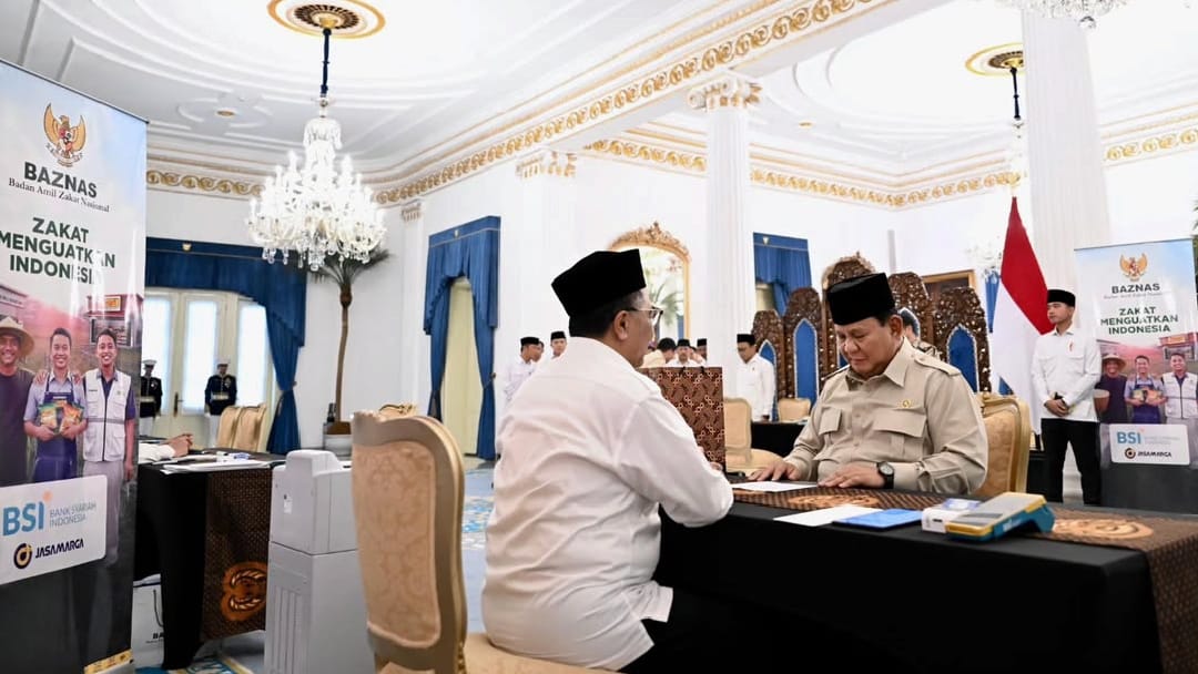 Presiden Prabowo Serahkan Zakat ke Baznas di Istana Negara