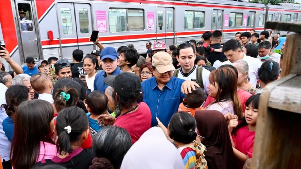 Presiden Prabowo Sambangi Permukiman Padat di Kramat, Warga Sampaikan Harapan