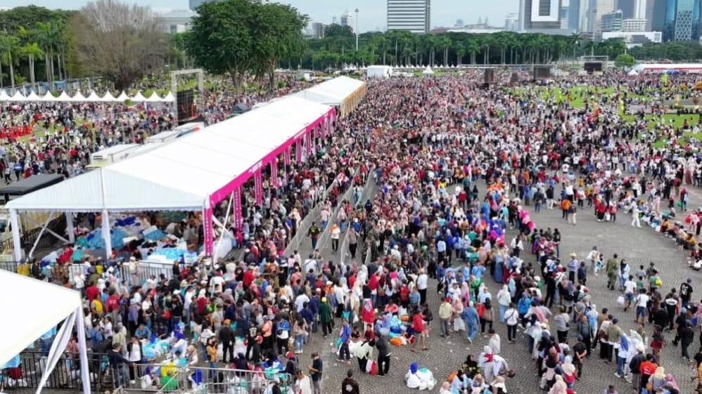 Bazar Rakyat di Monas Diserbu Warga, 100 Ribu Kupon Belanja dan Ratusan Ribu Makanan Gratis Dibagikan