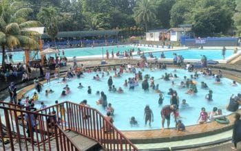 Harga Rp15 Ribu, Kolam Renang di Bogor Diserbu Pengunjung di Akhir Libur Lebaran