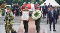 Panglima TNI Pimpin Penyerahan Jenazah Try Sutrisno, Dimakamkan Secara Militer di TMP Kalibata
