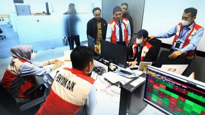 Penyidik OJK dan Polri Geladah Kantor Perusahaan Sekuritas di Gedung Treasury Tower SCBD