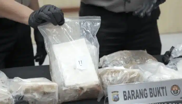 22 Kg Kokain Terdampar di Pantai Gili Genting, Polisi Selidiki Jalur Penyelundupan