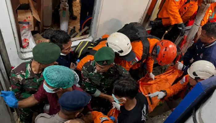 Hari Kedua Evakuasi, 15 Korban Meninggal Dunia dalam Insiden KA Argo Bromo vs KRL di Bekasi