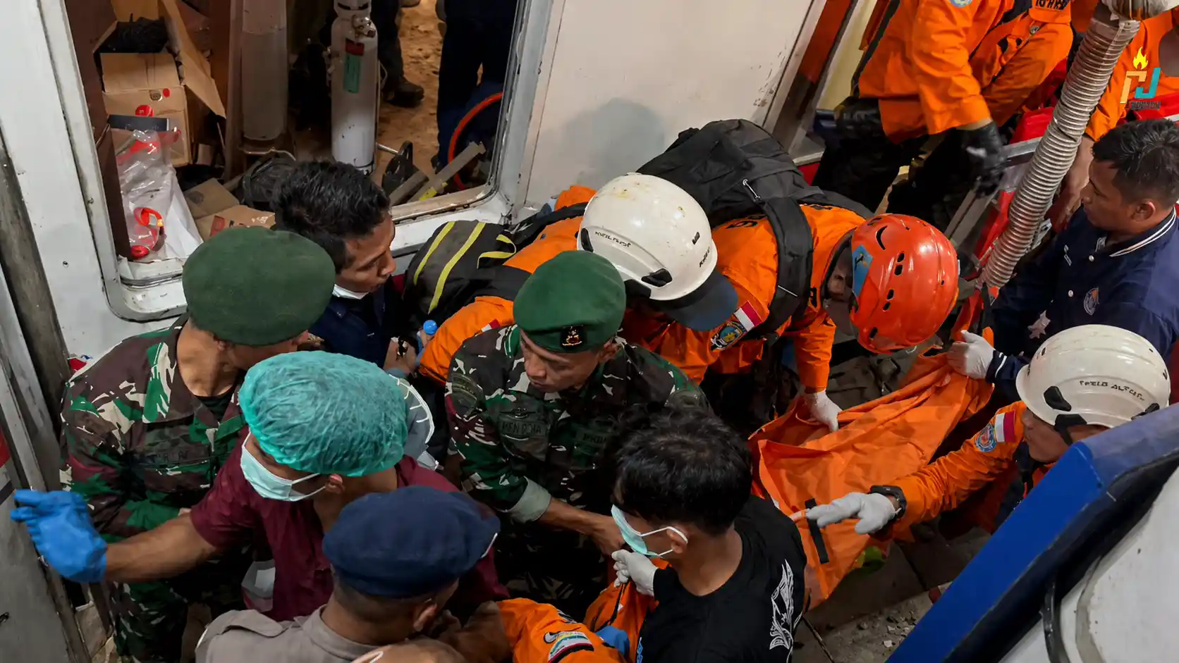 Hari Kedua Evakuasi, 15 Korban Meninggal Dujia dalam Insiden KA Argo Bromo vs KRL di Bekasi