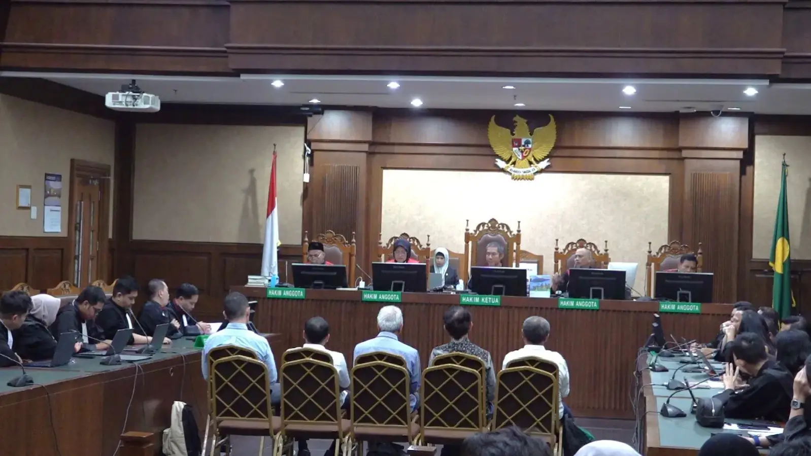 JPU Tuntut 5 Terdakwa Korupsi Tata Kelola Pertamina Hingga 12 Tahun Penjara