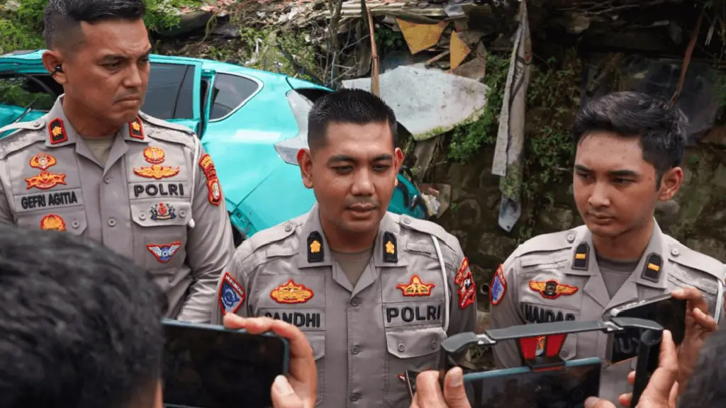 Kecelakaan KA Argo Bromo dan KRL di Bekasi Timur, Sopir Taksi Green SM Diperiksa