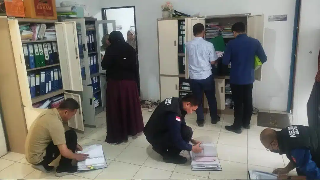 Kejati Banten Geledah BUMD PT ABM, 90 Bundel Dokumen Diamankan