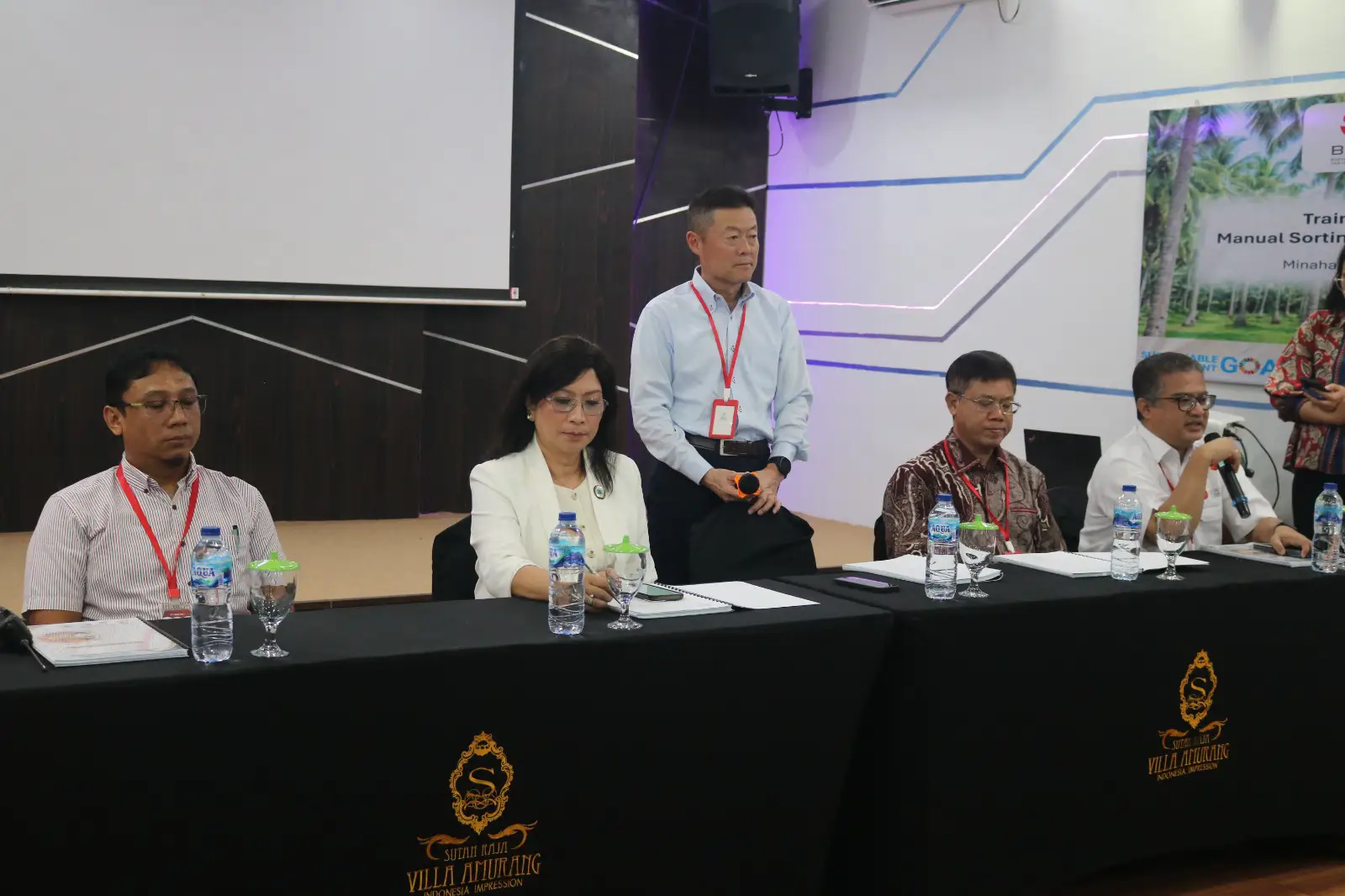 Dukung Industri Energi Terbaruka, IJBNet Gelar Pelatihan Penyortiran Kelapa untuk SAF