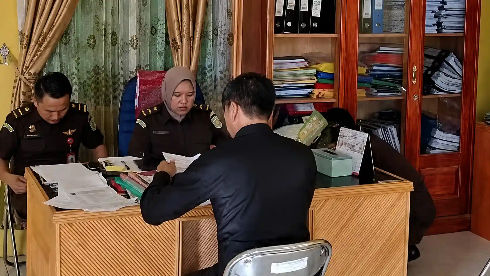 Kejari Bengkulu Tengah Geledah Kantor Disdagperinkop Terkait Dugaan Korupsi Proyek Pasar