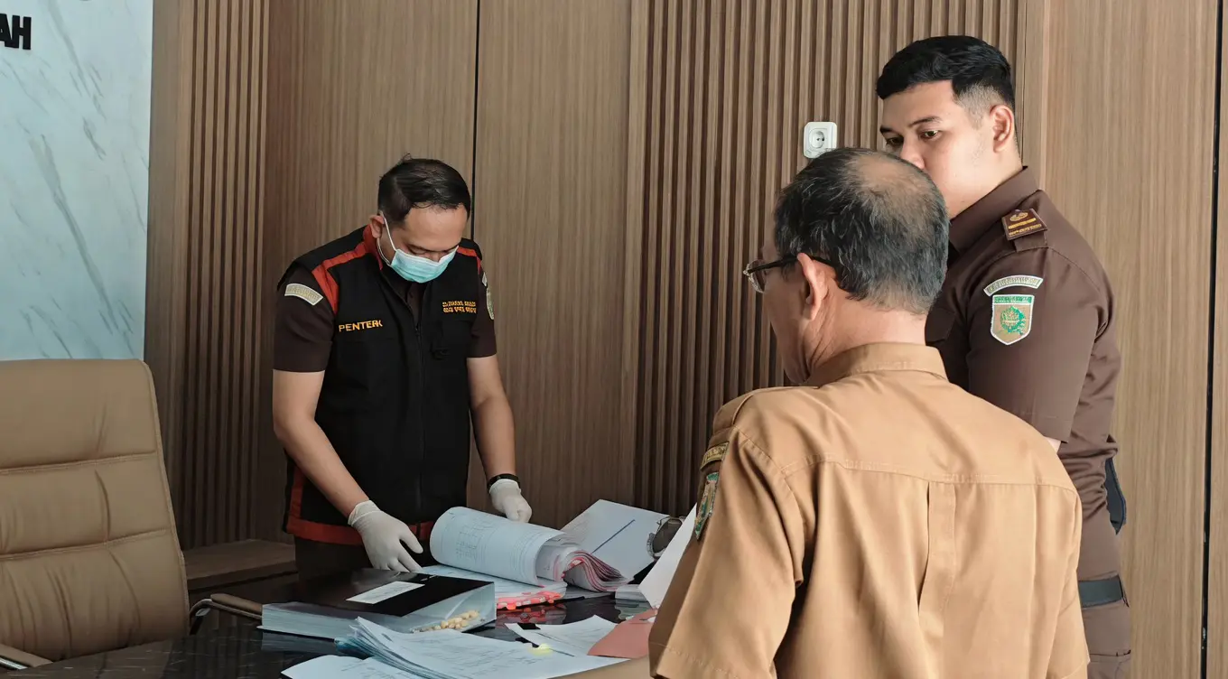 Kejari HST Geledah Empat Lokasi Terkait Dugaan Korupsi Pengadaan Alkes di Dinkes
