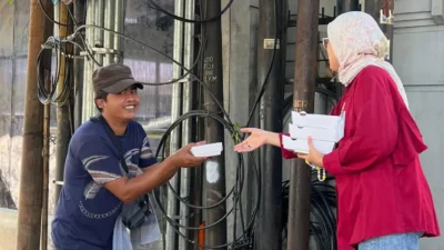 Peduli Sesama, BRI Bogor Pajajaran Bagikan Paket Makanan untuk Warga