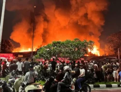 Kebakaran Hebat di Kemayoran Hanguskan 250 Bangunan, Ratusan Warga Mengungsi