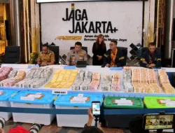 Beberkan Hasil Penggeledahan, Polri Amankan 74 Kg Emas, Valuta Asing Hingga Bingkai Foto