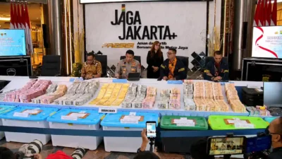 Beberkan Hasil Penggeledahan, Polri Amankan 74 Kg Emas, Valuta Asing Hingga Bingkai Foto