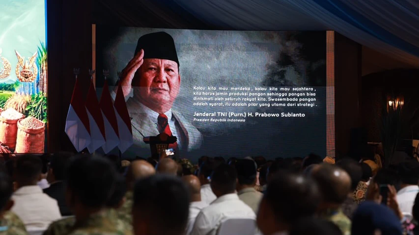 Berantas Kemiskinan, Presiden Prabowo Buka Peluang Kurangi Anggaran Pertahanan dan Kepolisian
