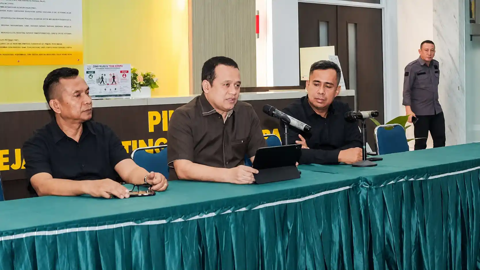 Kejati Sumbar Periksa Kepala OJK, Dalami Dugaan Tindak Pidana Perbankan